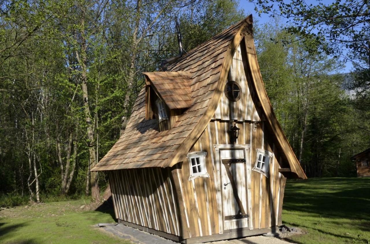 Les Lodges Du Lac Saint-Alban-de-Montbel Exterior photo